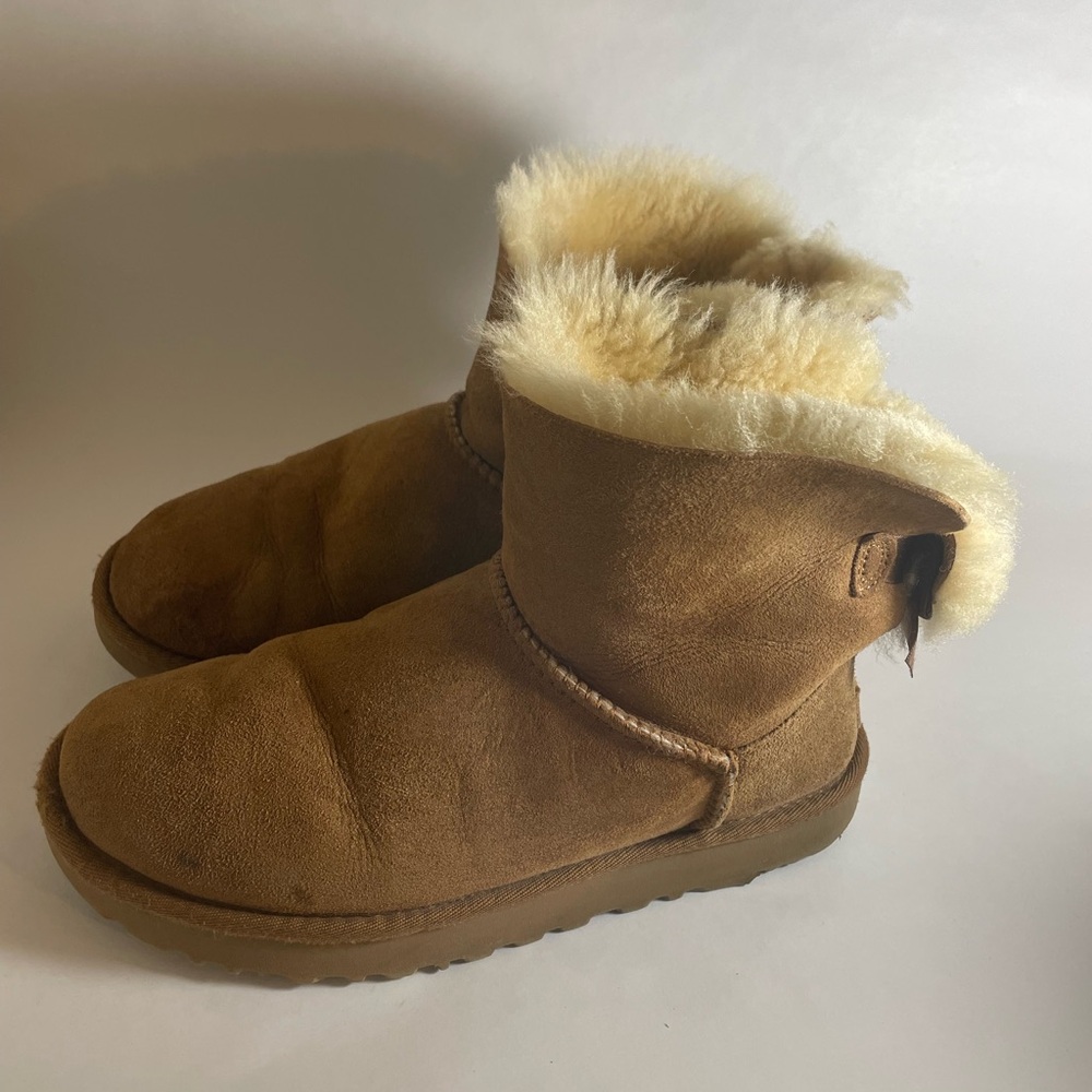 UGG Bow Boots Tan - Picture 2 of 5